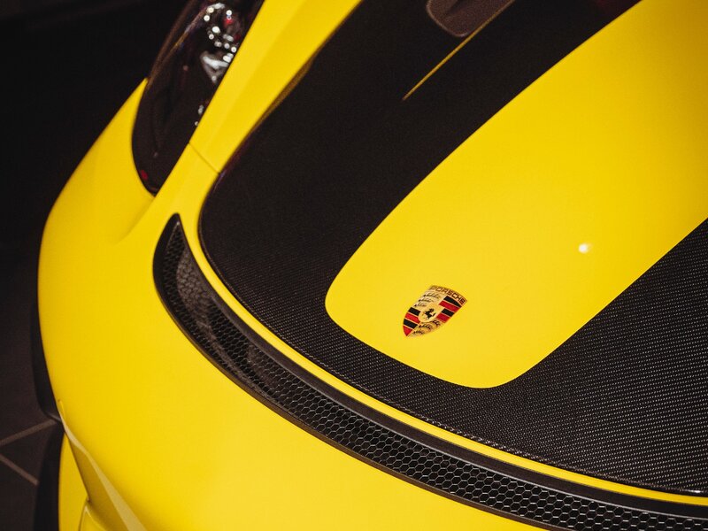 Porsche, orologi e sapori